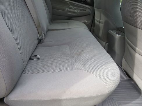 Used 2011 Toyota Tacoma PreRunner w/ TRD Off-Road Pkg w/JBL Audio image 33