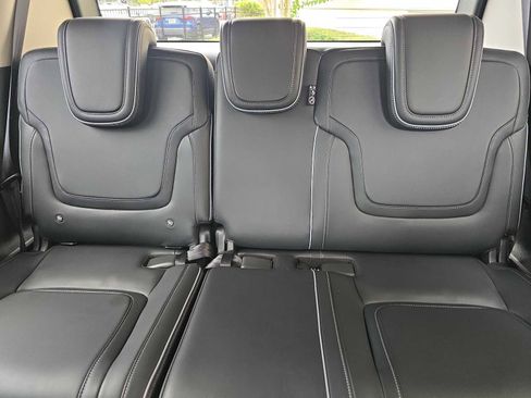 Certified 2025 INFINITI QX80 Luxe image 9