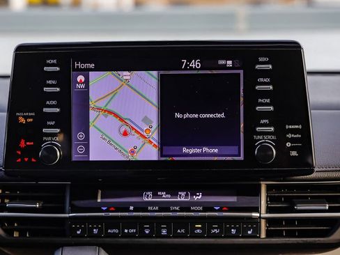 Used 2023 Toyota Sienna Limited image 16