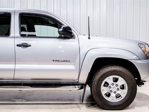 Used 2014 Toyota Tacoma 4x4 Double Cab w/ SR5 Package image 17
