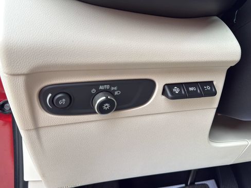 Used 2023 Buick Envision Avenir AWD/4WD image 18