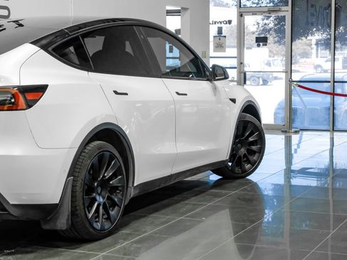 Used 2021 Tesla Model Y Long Range AWD/4WD image 13