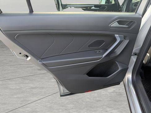 Used 2021 Volkswagen Tiguan SEL Premium R-Line image 28