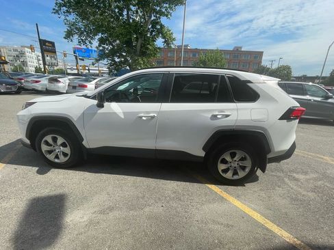 Used 2021 Toyota RAV4 LE AWD/4WD image 6