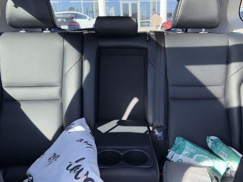 Used 2023 Nissan Rogue SV w/ SV Premium B Package image 9