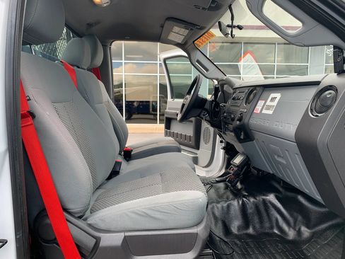 Used 2014 Ford F550 4x4 Regular Cab Super Duty image 23