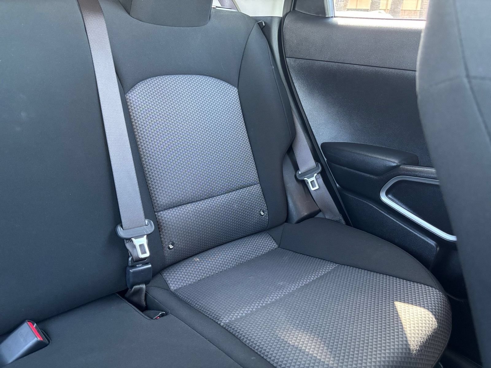 Used 2025 Kia Soul LX w/ LX Technology Package FWD image 34