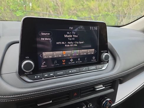 Certified 2025 Nissan Rogue SV FWD image 23