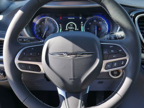 New 2026 Chrysler Pacifica Select FWD image 45