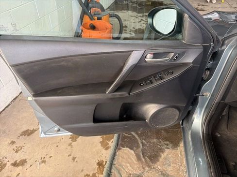 Used 2013 MAZDA MAZDA3 i Sport image 8