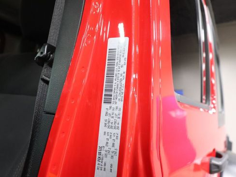 Used 2018 Jeep Wrangler Unlimited Sport S image 29