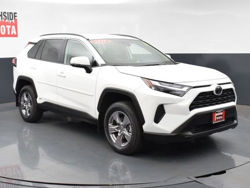Used 2025 Toyota RAV4 XLE image 6
