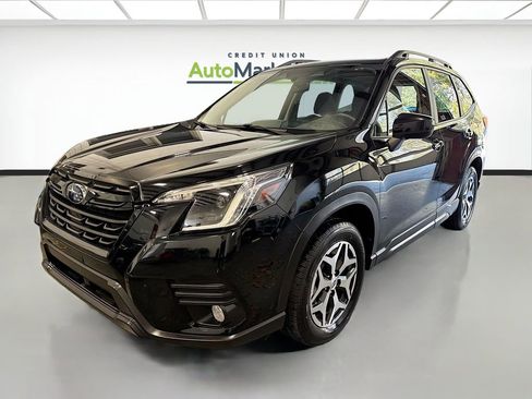 Used 2023 Subaru Forester Premium image 3