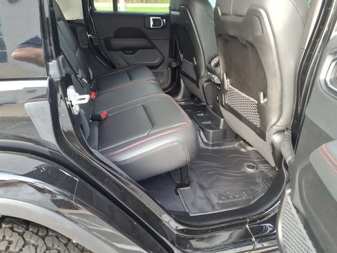 Used 2025 Jeep Wrangler Unlimited Rubicon AWD/4WD image 28