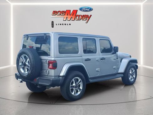 Used 2018 Jeep Wrangler Unlimited Sahara image 4