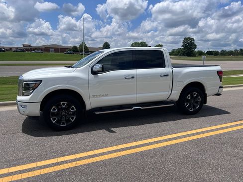 Used 2024 Nissan Titan Platinum Reserve w/ Moonroof Package AWD/4WD image 10