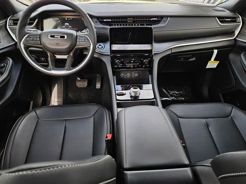 New 2025 Jeep Grand Cherokee Limited image 10