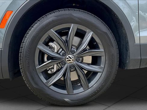 Used 2024 Volkswagen Tiguan SE FWD image 11