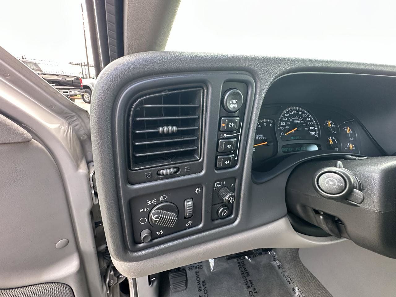 Used 2004 Chevrolet Tahoe LT w/ LT Preferred Equipment Group AWD/4WD image 25