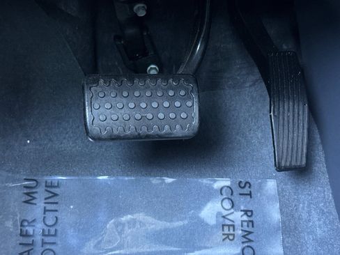 Used 2021 Chevrolet Bolt LT image 40