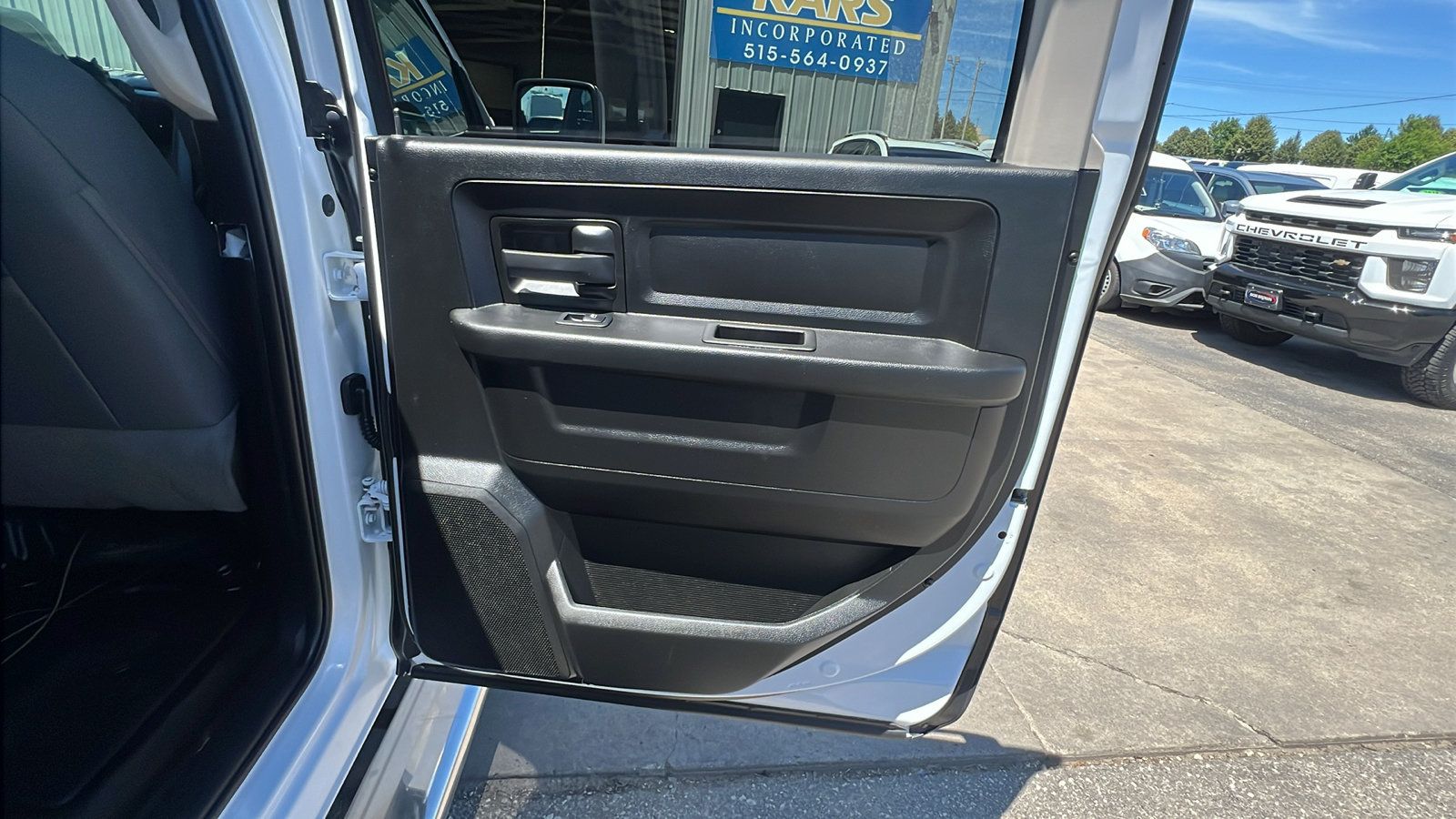Used 2019 RAM 1500 Tradesman w/ Chrome Appearance Group AWD/4WD image 17