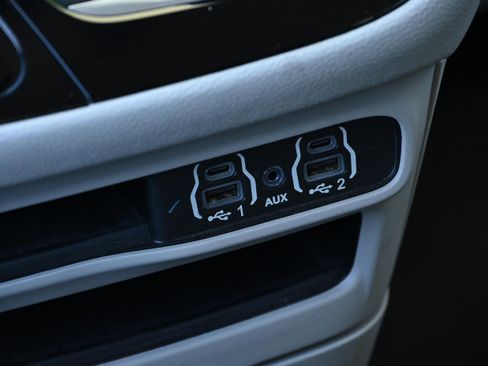 Used 2021 Chrysler Pacifica Touring-L image 20