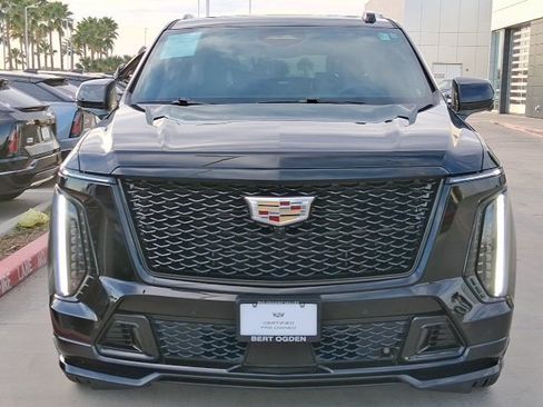 Used 2025 Cadillac Escalade ESV V image 2