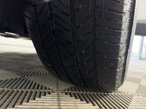 Used 2023 Chevrolet Traverse LT w/ Rear Camera Mirror Package AWD/4WD image 13