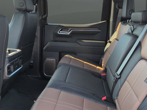 Used 2024 Chevrolet Silverado 1500 High Country w/ High Country Premium Package AWD/4WD image 21