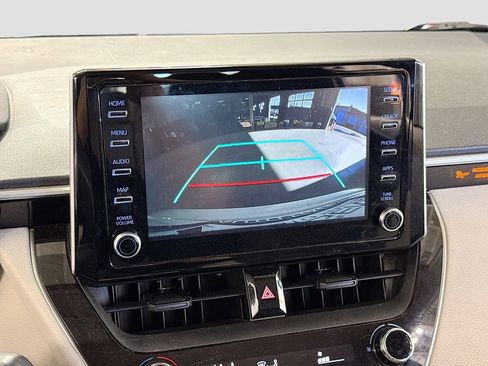 Used 2020 Toyota Corolla LE image 18