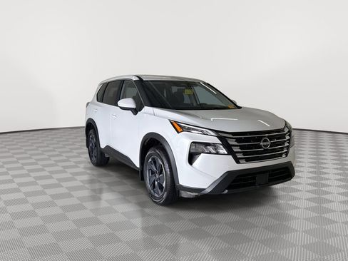 Certified 2025 Nissan Rogue SV image 2