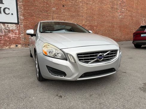 Used 2012 Volvo S60 T5 w/ Climate Pkg FWD image 2