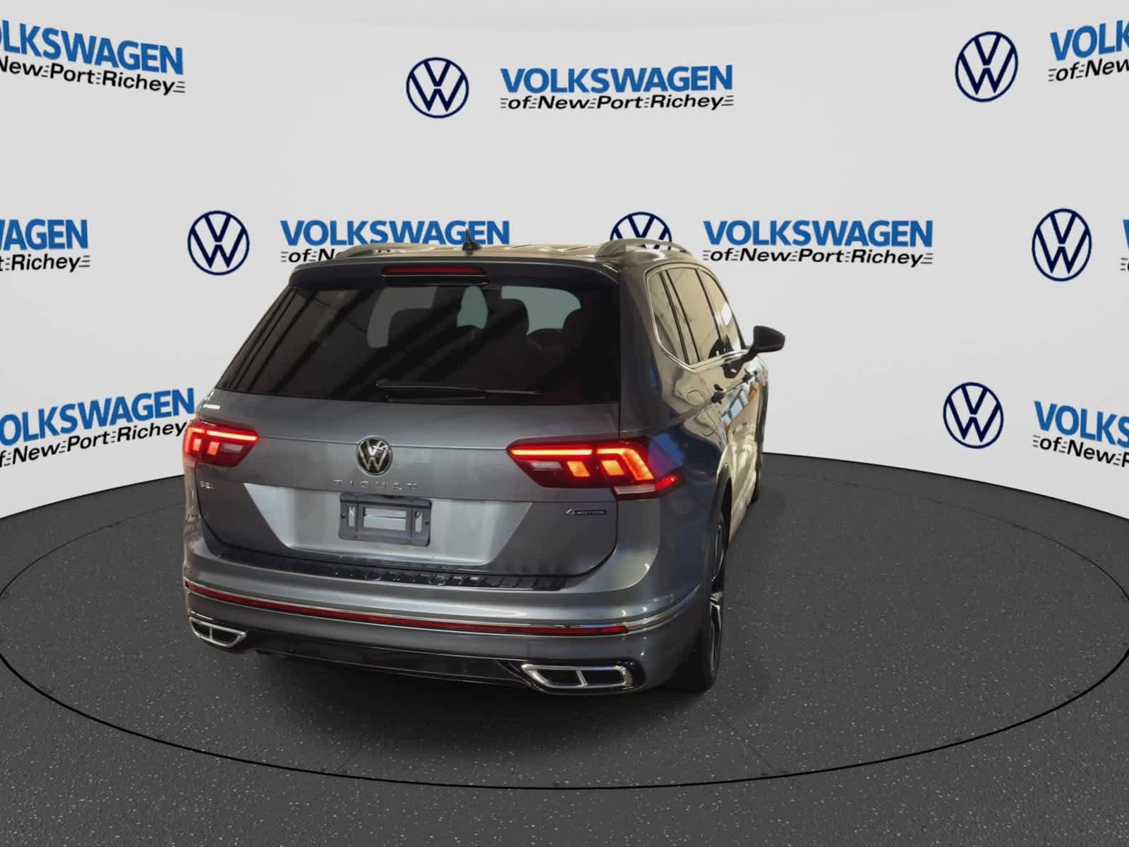 Used 2024 Volkswagen Tiguan SEL R-Line AWD/4WD image 7