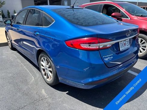 Used 2017 Ford Fusion SE w/ Fusion SE Technology Package FWD image 8