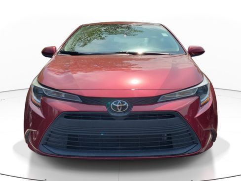 Used 2023 Toyota Corolla LE image 2