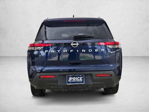 Used 2025 Nissan Pathfinder SV image 5