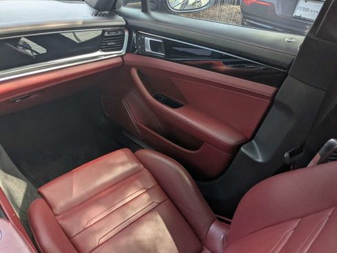 Used 2022 Porsche Panamera RWD image 26