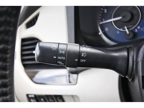 Used 2016 Toyota Sienna XLE Premium FWD image 17