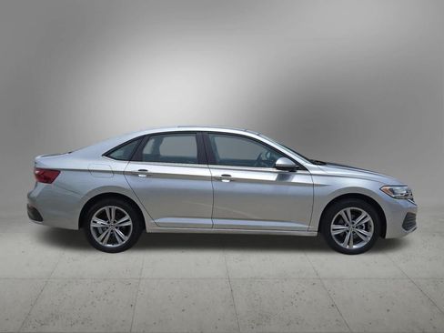 Used 2022 Volkswagen Jetta SE w/ Panoramic Sunroof Package FWD image 7