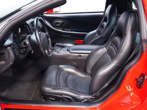 Used 2000 Chevrolet Corvette Coupe w/ Memory Pkg image 33