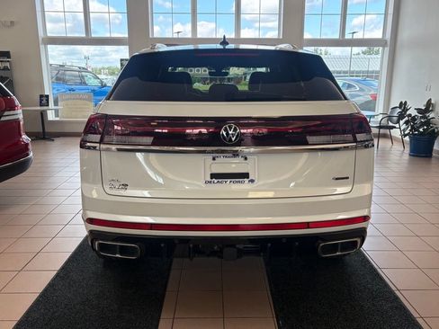Used 2024 Volkswagen Atlas Cross Sport SEL Premium R-Line AWD/4WD image 4