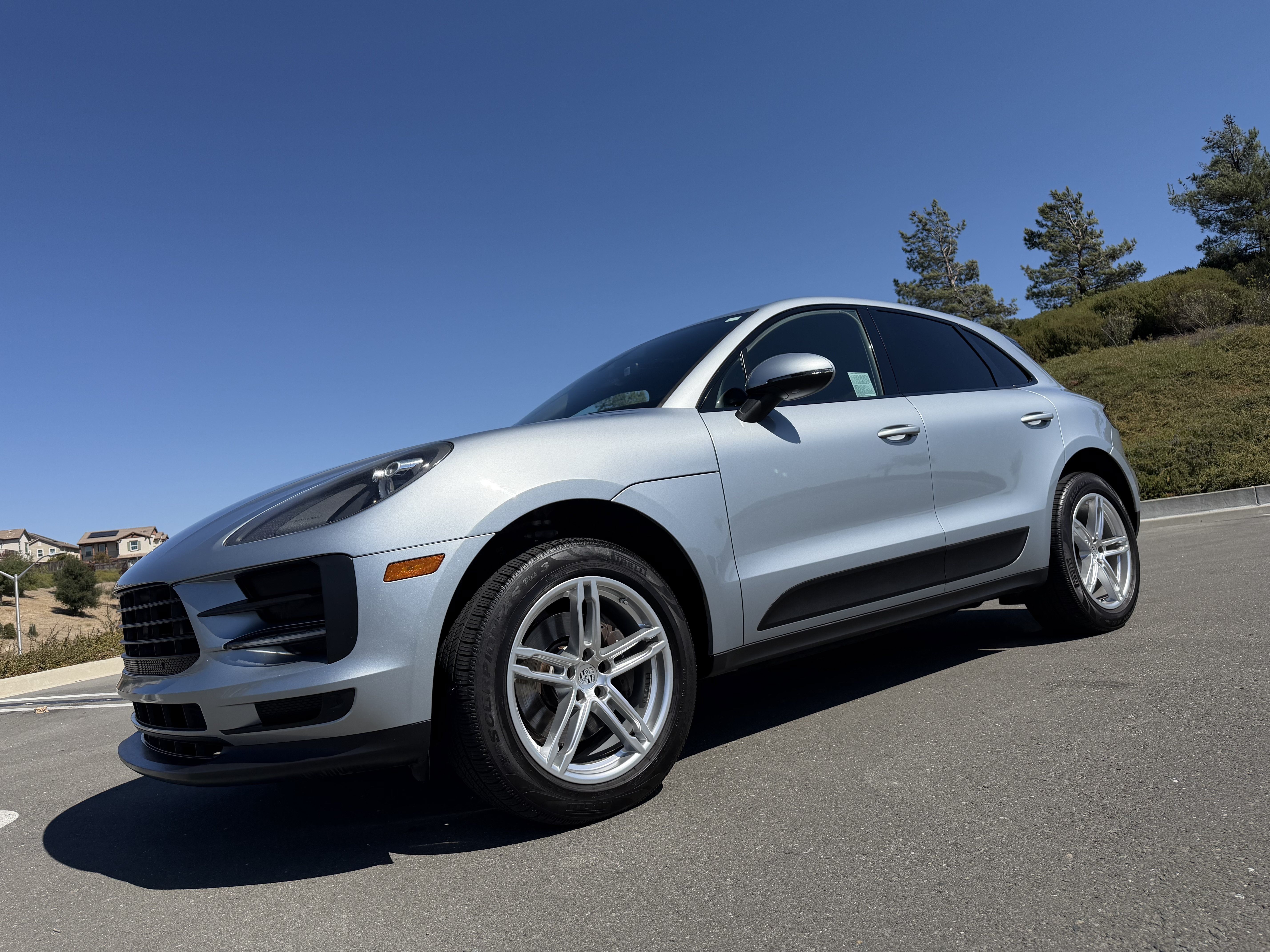 Used 2020 Porsche Macan AWD/4WD image 2