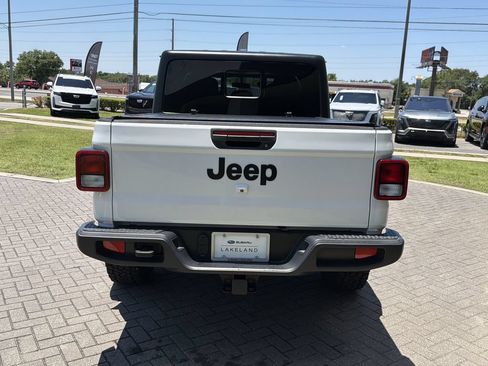 Used 2023 Jeep Gladiator Sport AWD/4WD image 5