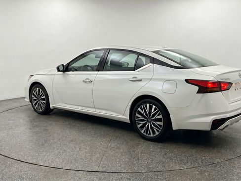 Used 2025 Nissan Altima 2.5 SV FWD image 6