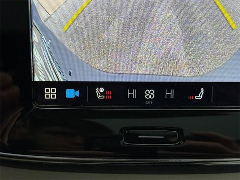 Used 2023 Volvo XC40 B5 Ultimate w/ Climate Package image 20