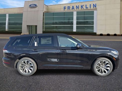 New 2026 Lincoln Aviator 2WD w/ Jet Appearance Package image 8