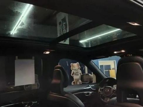 Used 2018 Volvo XC90 T5 Momentum w/ Convenience Package image 17