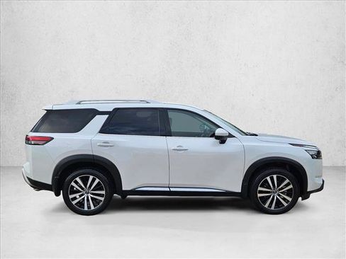 Used 2025 Nissan Pathfinder Platinum AWD/4WD image 4
