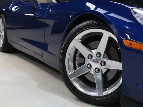 Used 2005 Chevrolet Corvette Convertible w/ Preferred Equipment Group RWD image 24