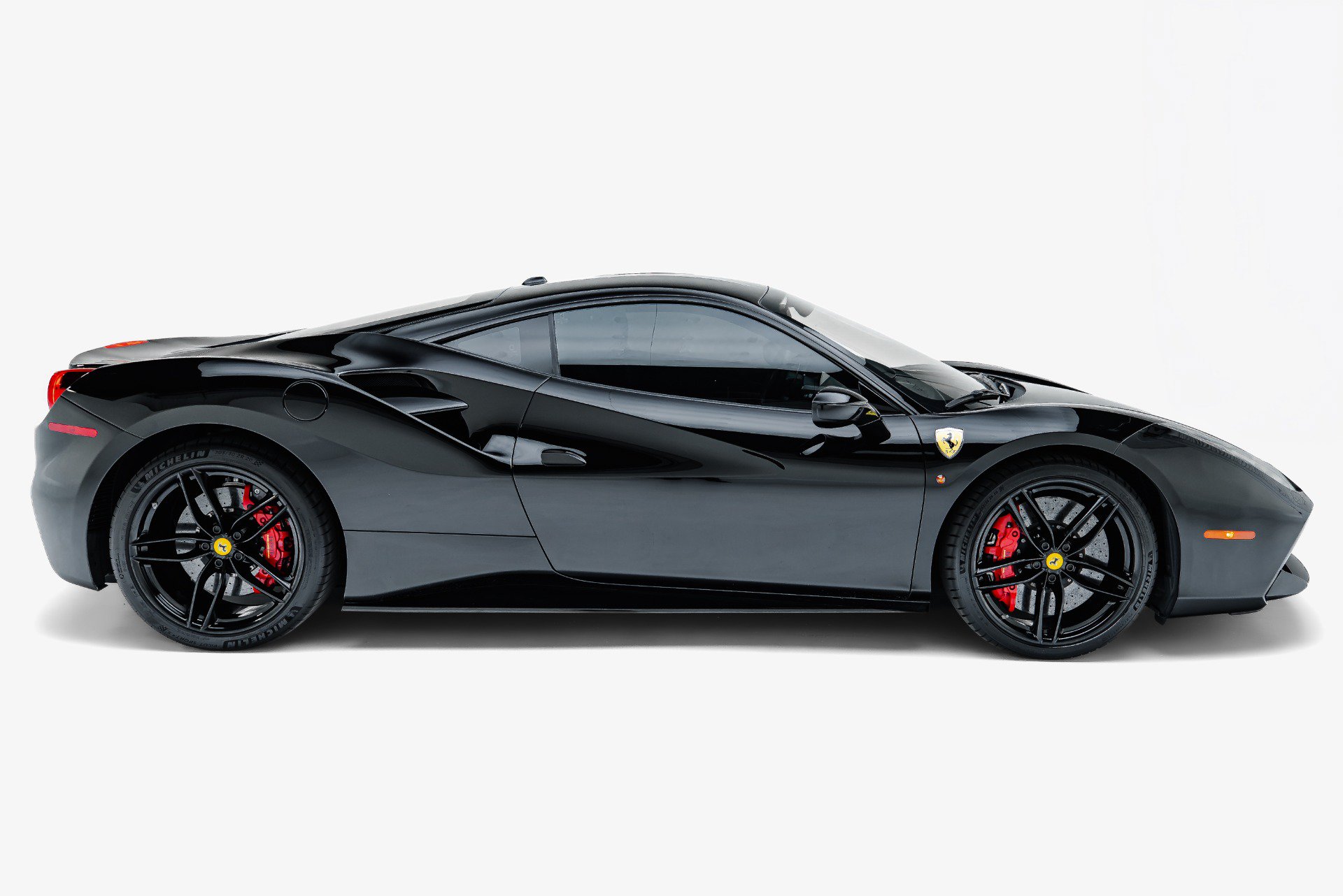 Used 2016 Ferrari 488 GTB RWD image 6